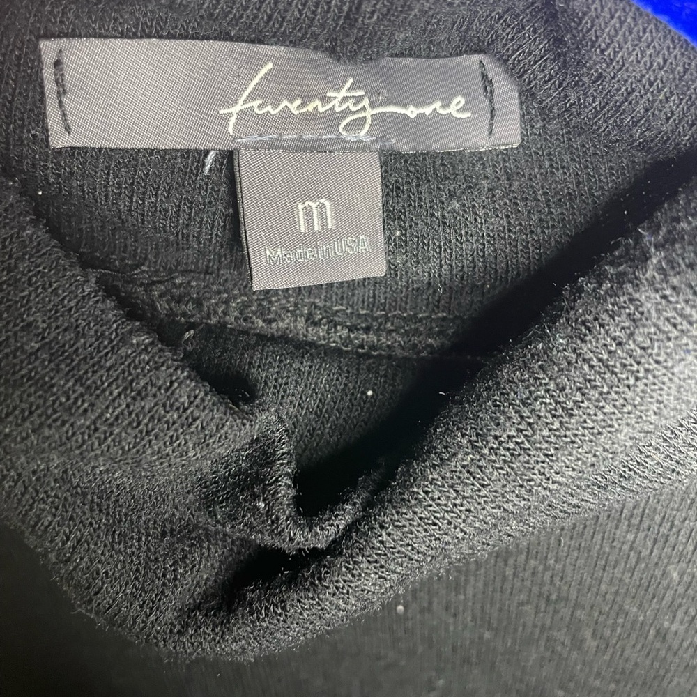 Forever 21 Twentyone Black Lightweight Sleeveless Turtleneck Top Size Medium - Picture 2 of 8